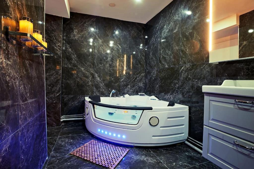 Versailles Jacuzzi - Sauna - Rdc 2 외부 사진